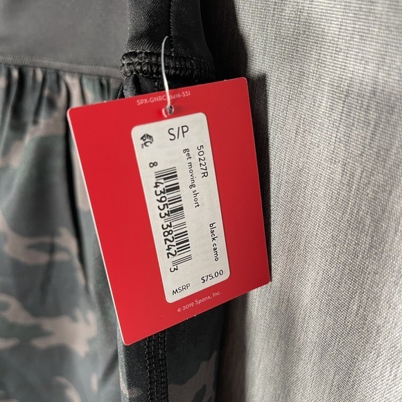 NWT SPANX Get Moving Wicking Performance Black Camo Athletic Shorts 50227R Small - Picture 4 of 7
